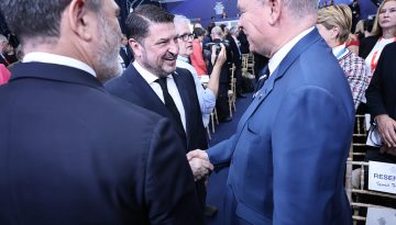 &Chi;&alpha;&rho;&delta;&alpha;&lambda;&iota;ά&sigmaf;: &laquo;&Iota;&sigma;&chi;&upsilon;&rho;έ&sigmaf; &pi;&epsilon;&rho;&iota;&phi;έ&rho;&epsilon;&iota;&epsilon;&sigmaf; &mu;&epsilon; &xi;&epsilon;&kappa;ά&theta;&alpha;&rho;&omicron; &rho;ό&lambda;&omicron; &ndash; &Eta; &mu;&eta;&tau;&rho;&omicron;&pi;&omicron;&lambda;&iota;&tau;&iota;&kappa;ό&tau;&eta;&tau;&alpha; &kappa;&lambda;&epsilon;&iota;&delta;ί &gamma;&iota;&alpha; &tau;&eta;&nu; &alpha;&nu;ά&pi;&tau;&upsilon;&xi;&eta;&raquo;