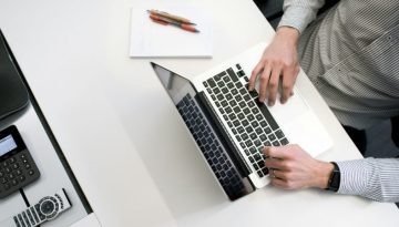 &Psi;&eta;&phi;&iota;&alpha;&kappa;ή &delta;&iota;&alpha;&kappa;ί&nu;&eta;&sigma;&eta; &alpha;&pi;&omicron;&theta;&epsilon;&mu;ά&tau;&omega;&nu;: &Eta; &nu;έ&alpha; &epsilon;&pi;&omicron;&chi;ή &gamma;&iota;&alpha; &epsilon;&pi;&iota;&chi;&epsilon;&iota;&rho;ή&sigma;&epsilon;&iota;&sigmaf;, &lambda;&omicron;&gamma;&iota;&sigma;&tau;έ&sigmaf;, &pi;&omicron;&lambda;&iota;&tau;&epsilon;ί&alpha; &ndash; &Tau;&iota; &pi;&rho;έ&pi;&epsilon;&iota; &nu;&alpha; &gamma;&nu;&omega;&rho;ί&zeta;&epsilon;&tau;&epsilon;