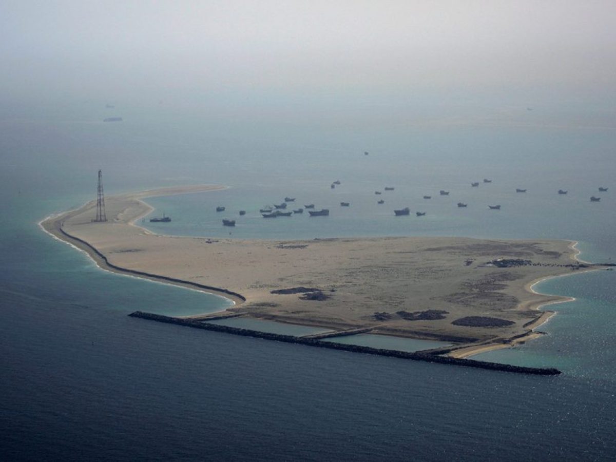 Δύσκολη υπόθεση η αποσυμφόρηση των Στενών του Ορμούζ – «Ασανσέρ» οι τιμές του πετρελαίου και τα χρηματιστήρια