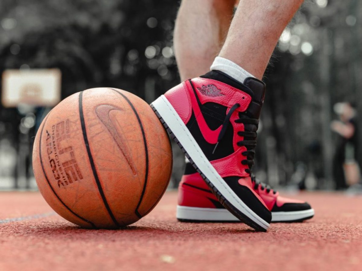 Οι μετοχές της Nike καταρρέουν, παρότι τα καθαρά κέρδη ξεπέρασαν τις προβλέψεις της Wall Street