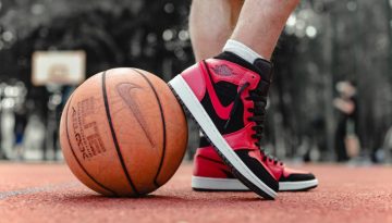 Οι μετοχές της Nike καταρρέουν, παρότι τα καθαρά κέρδη ξεπέρασαν τις προβλέψεις της Wall Street
