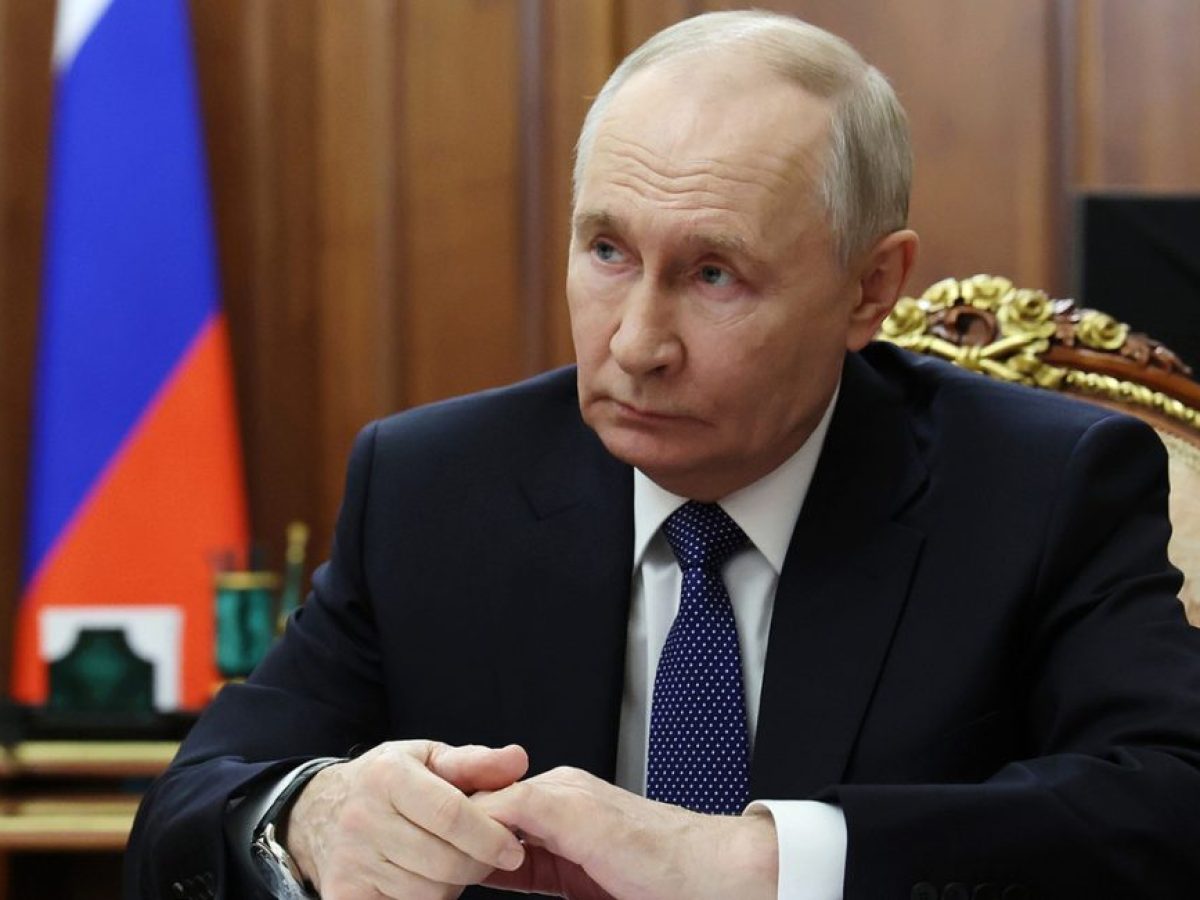 Προτάσεις προς τον Πούτιν για «restart» της οικονομίας μετά τη συρρίκνωση