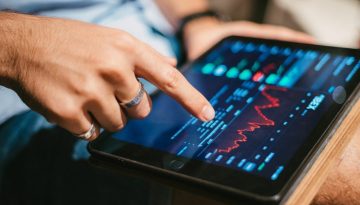 Ευρωπαϊκά χρηματιστήρια: Άνοδος με βαριά σκιά από τον χειρότερο μήνα 6ετίας