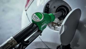 Fuel Pass: &Pi;&omicron;&iota;&omicron;&iota; &delta;&iota;&kappa;&alpha;&iota;&omicron;ύ&nu;&tau;&alpha;&iota; &nu;&alpha; &kappa;ά&nu;&omicron;&upsilon;&nu; &alpha;ί&tau;&eta;&sigma;&eta; &kappa;&alpha;&theta;&eta;&mu;&epsilon;&rho;&iota;&nu;ά