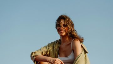 &Kappa;&omicron;&iota;&nu;&omega;&nu;&iota;&kappa;ό&sigmaf; &Tau;&omicron;&upsilon;&rho;&iota;&sigma;&mu;ό&sigmaf; ή &laquo;&Tau;&omicron;&upsilon;&rho;&iota;&sigma;&mu;ό&sigmaf; &gamma;&iota;&alpha; Ό&lambda;&omicron;&upsilon;&sigmaf;&raquo;; &Tau;&iota; &sigma;&upsilon;&mu;&phi;έ&rho;&epsilon;&iota; &phi;έ&tau;&omicron;&sigmaf; &gamma;&iota;&alpha; &pi;&iota;&omicron; &omicron;&iota;&kappa;&omicron;&nu;&omicron;&mu;&iota;&kappa;έ&sigmaf; &delta;&iota;&alpha;&kappa;&omicron;&pi;έ&sigmaf;