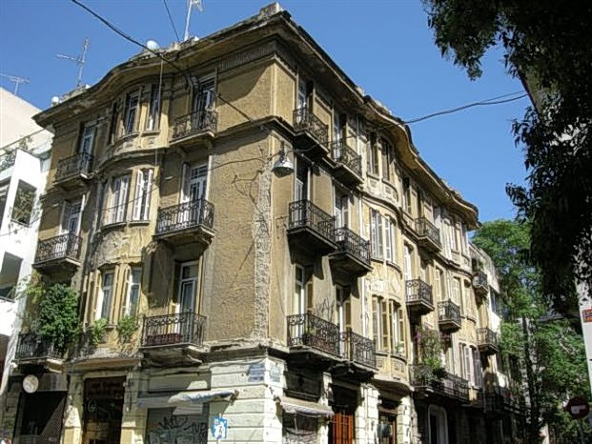 Ακίνητα: Σε «κλοιό» οι ιδιοκτήτες διατηρητέων κτιρίων