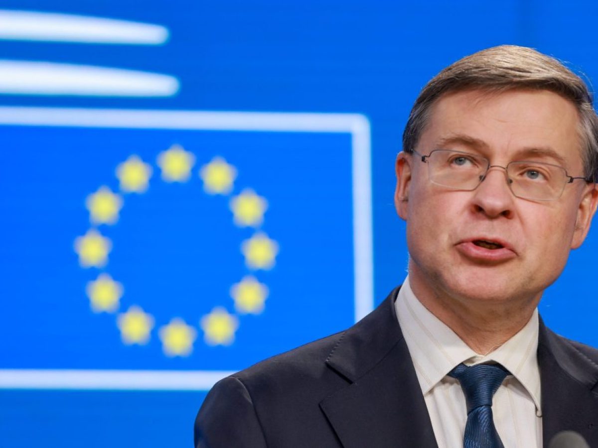 Ντομπρόβσκις στο ΕΡΤnews: Ανάπτυξη, πλεονάσματα και χρέος είναι το τρίπτυχο για τη θετική πορεία της ελληνικής οικονομίας