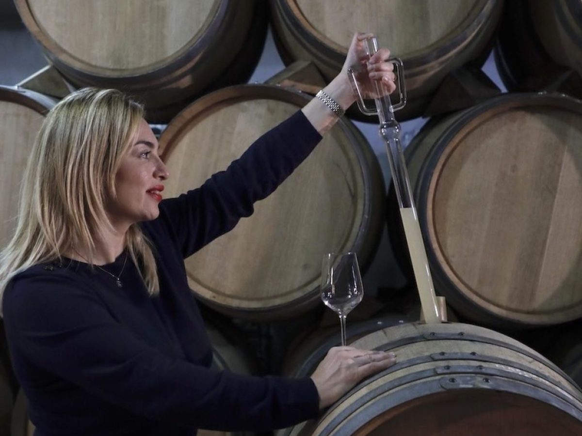 KALLOS: Καινοτομία με πατέντα στη ρετσίνα, από την οινολόγο Ελένη Κεχρή