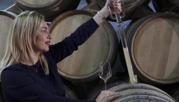 KALLOS: Καινοτομία με πατέντα στη ρετσίνα, από την οινολόγο Ελένη Κεχρή