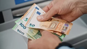 &Pi;&lambda;&eta;&rho;&omega;&mu;έ&sigmaf; &Omicron;&Pi;&Epsilon;&Kappa;&Alpha;: &Pi;&omicron;&iota;&omicron;&iota; &pi;ά&nu;&epsilon; &tau;&alpha;&mu;&epsilon;ί&omicron; &alpha;ύ&rho;&iota;&omicron; &kappa;&alpha;&iota; &pi;&omicron;&iota;&omicron; &epsilon;&pi;ί&delta;&omicron;&mu;&alpha; &mu;έ&nu;&epsilon;&iota; &epsilon;&kappa;&tau;ό&sigmaf;
