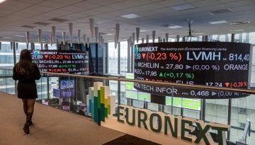 &Tau;&iota; &sigma;&eta;&mu;&alpha;&tau;&omicron;&delta;&omicron;&tau;&epsilon;ί &eta; &epsilon;&pi;&iota;&sigma;&tau;&rho;&omicron;&phi;ή &tau;&omicron;&upsilon; Euronext Athens &sigma;&tau;&omicron; club &tau;&omega;&nu; &Alpha;&nu;&epsilon;&pi;&tau;&upsilon;&gamma;&mu;έ&nu;&omega;&nu; &Alpha;&gamma;&omicron;&rho;ώ&nu;