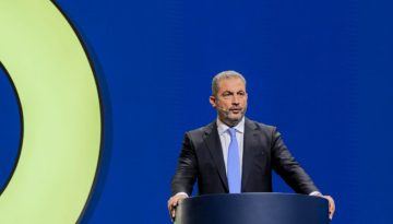 AKTOR: Έ&tau;&omicron;&sigmaf; &omicron;&lambda;&iota;&sigma;&tau;&iota;&kappa;&omicron;ύ &mu;&epsilon;&tau;&alpha;&sigma;&chi;&eta;&mu;&alpha;&tau;&iota;&sigma;&mu;&omicron;ύ &mu;&epsilon; &epsilon;&pi;&iota;&delta;ό&sigma;&epsilon;&iota;&sigmaf; &pi;&omicron;&upsilon; &upsilon;&pi;&epsilon;&rho;&beta;&alpha;ί&nu;&omicron;&upsilon;&nu; &tau;&iota;&sigmaf; &delta;&epsilon;&sigma;&mu;&epsilon;ύ&sigma;&epsilon;&iota;&sigmaf; &kappa;&alpha;&iota; &epsilon;&xi;&alpha;&sigma;&phi;&alpha;&lambda;ί&zeta;&omicron;&upsilon;&nu; &tau;&iota;&sigmaf; &pi;&rho;&omicron;&omicron;&pi;&tau;&iota;&kappa;έ&sigmaf; &tau;&omicron;&upsilon; &mu;έ&lambda;&lambda;&omicron;&nu;&tau;&omicron;&sigmaf;