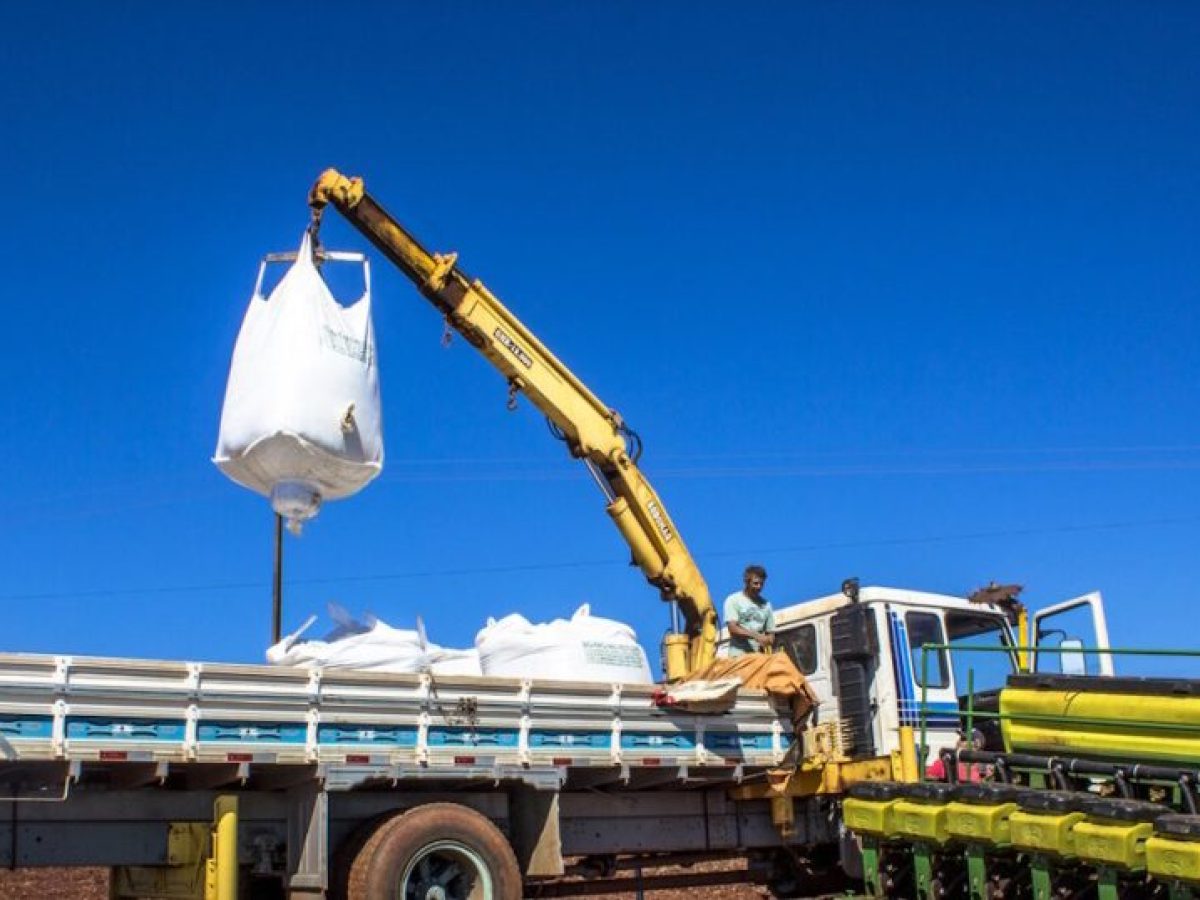 Αγορά λιπασμάτων: Σε αδιέξοδο οι αγρότες μετά το «μπλόκο» στα Στενά του Ορμούζ – Οι Αμερικανοί «πληρώνουν» και τους δασμούς Τραμπ στον Καναδά