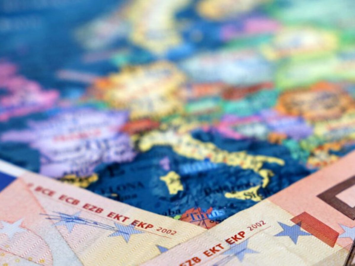 Η Ιταλία αναμένει μείωση του ελλείματος κατά 2,8% του ΑΕΠ φέτος – Σκιές για «πειραγμένη» πρόβλεψη