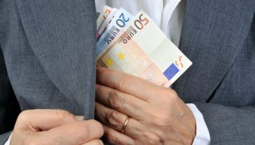 &Alpha;&Alpha;&Delta;&Epsilon;: &Alpha;ύ&xi;&eta;&sigma;&eta; 80% &sigma;&tau;&iota;&sigmaf; &pi;&rho;&omicron;&sigma;&phi;&upsilon;&gamma;έ&sigmaf; &gamma;&iota;&alpha; &phi;&omicron;&rho;&omicron;&lambda;&omicron;&gamma;&iota;&kappa;έ&sigmaf; &delta;&iota;&alpha;&phi;&omicron;&rho;έ&sigmaf;, &mu;&epsilon; &alpha;&rho;&nu;&eta;&tau;&iota;&kappa;ό &rho;&epsilon;&kappa;ό&rho; &tau;&omega;&nu; &pi;&omicron;&lambda;&iota;&tau;ώ&nu; &pi;&omicron;&upsilon; &delta;&iota;&kappa;&alpha;&iota;ώ&theta;&eta;&kappa;&alpha;&nu; &ndash; &Tau;&alpha; &alpha;ί&tau;&iota;&alpha;