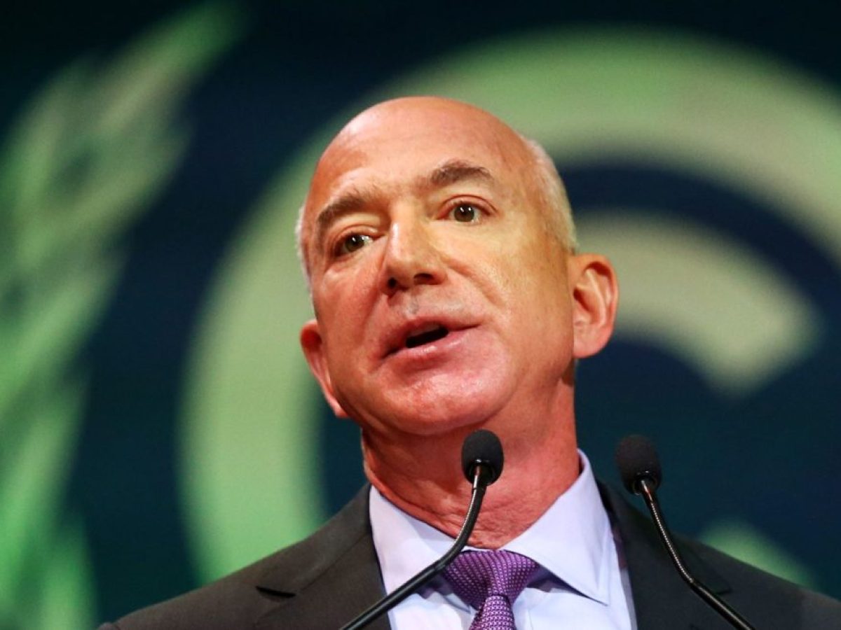 Μπέζος: Παίρνει 80.000 δολάρια μισθό από Amazon, 1,6 εκατ. για ταξίδια, ασφάλεια και δεν ζητά επιπλέον αμοιβές