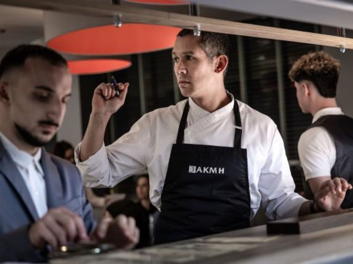 Η Ανώτερη Σχολή ΑΚΜΗ και ο Σωτήρης Κοντιζάς επαναπροσδιορίζουν την επαγγελματική εκπαίδευση