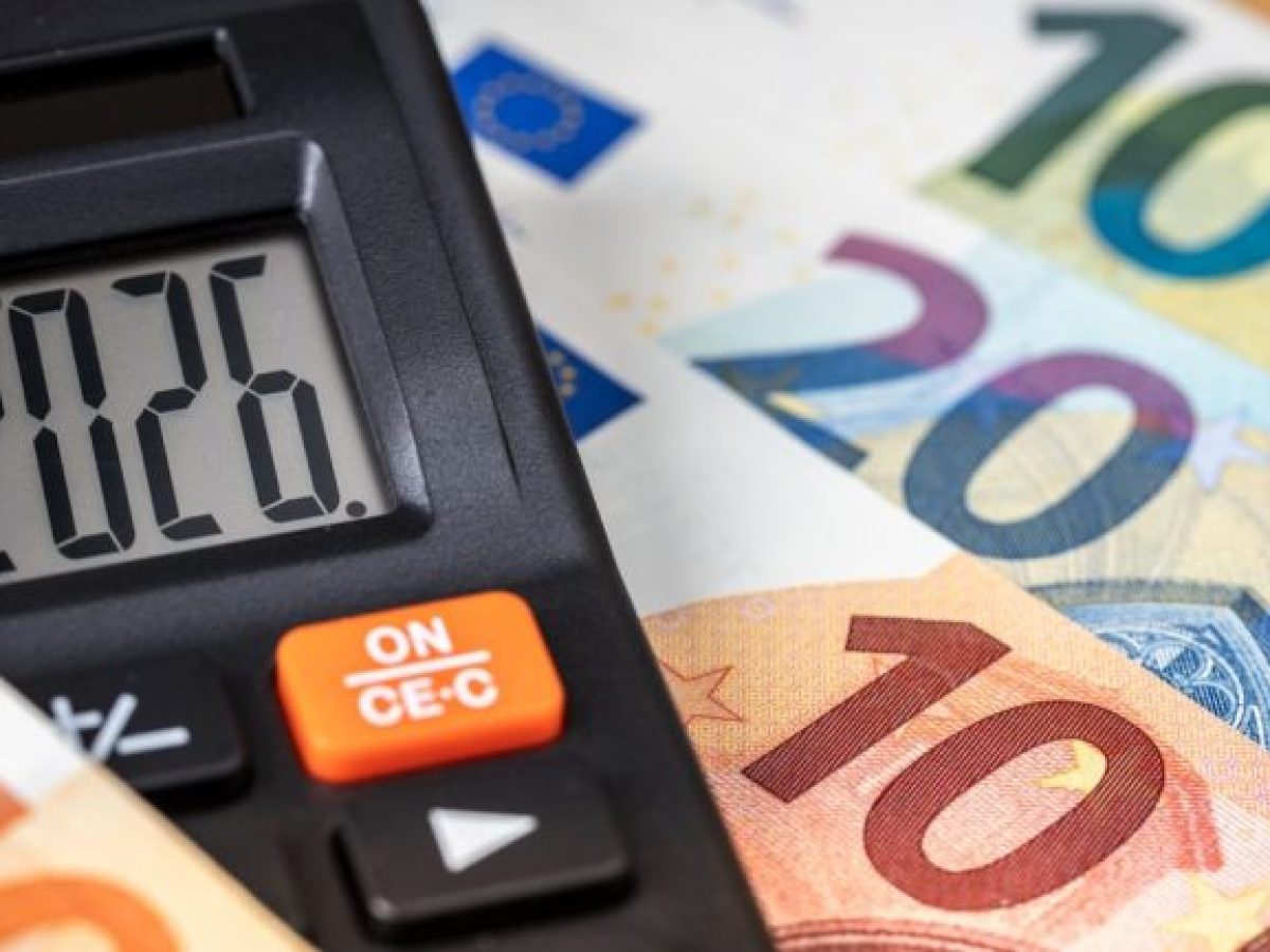 Αύξηση κατώτατου μισθού: Τι θα εισπράξουν στο τέλος Απριλίου οι εργαζόμενοι