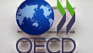 ΟΟΣΑ: Μειώθηκε η συνολική φορολογική επιβάρυνση των μισθών στην Ελλάδα το 2025