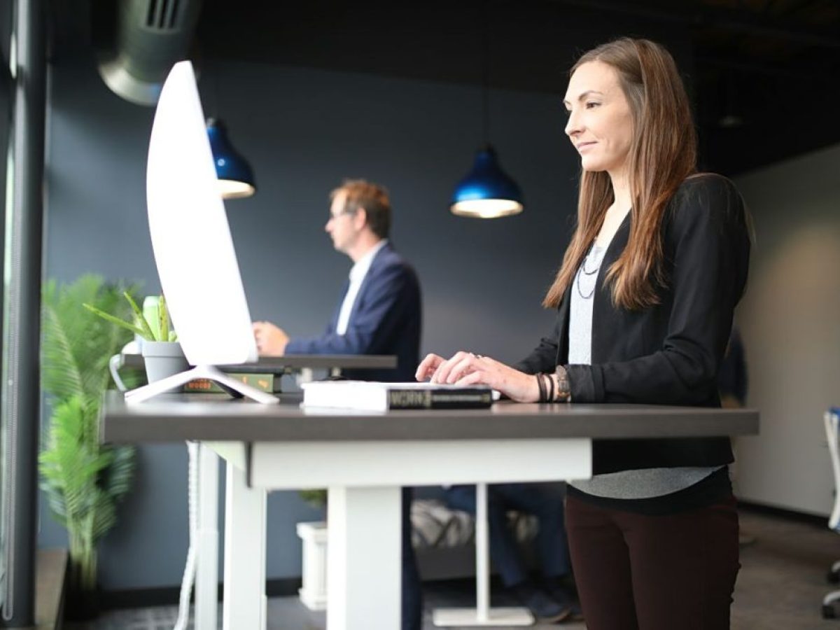 Άνδρες και γυναίκες με τον ίδιο μισθό: Έρχεται νομοσχέδιο για την ίση αμοιβή