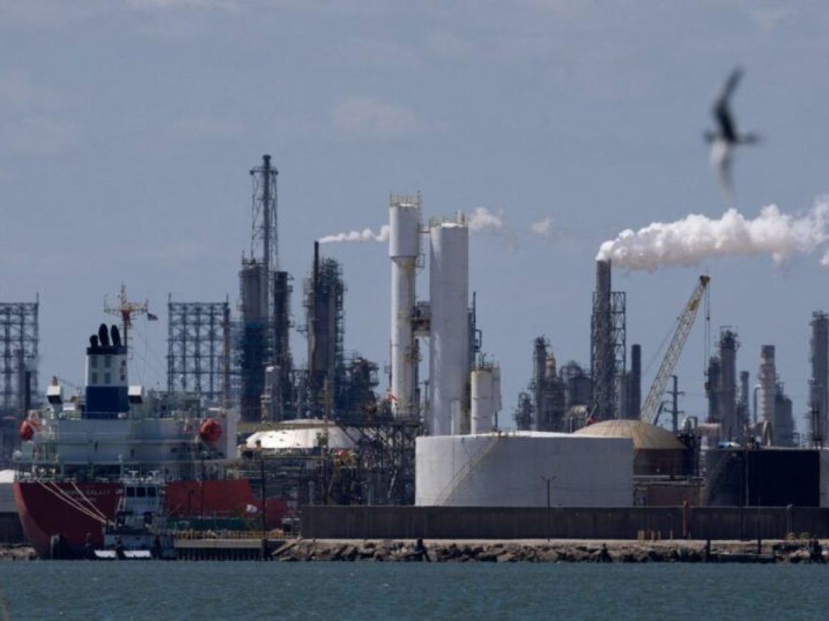 Καλπάζουν οι τιμές του πετρελαίου εν μέσω έντασης στα Στενά του Ορμούζ – Πάνω από τα 100 δολάρια σκαρφαλώνει το Brent