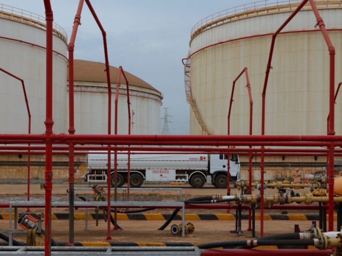 Το πετρέλαιο υποχωρεί μετά τις φήμες για προωθούμενη εκεχειρία 45 ημερών αλλά οι επενδυτές περιμένουν επιβεβαίωση στην ομιλία Τραμπ