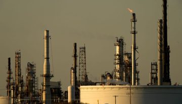 Πετρέλαιο: Εκρηκτική άνοδος στα 141 δολάρια το Brent spot – Υψηλά 15ετίας