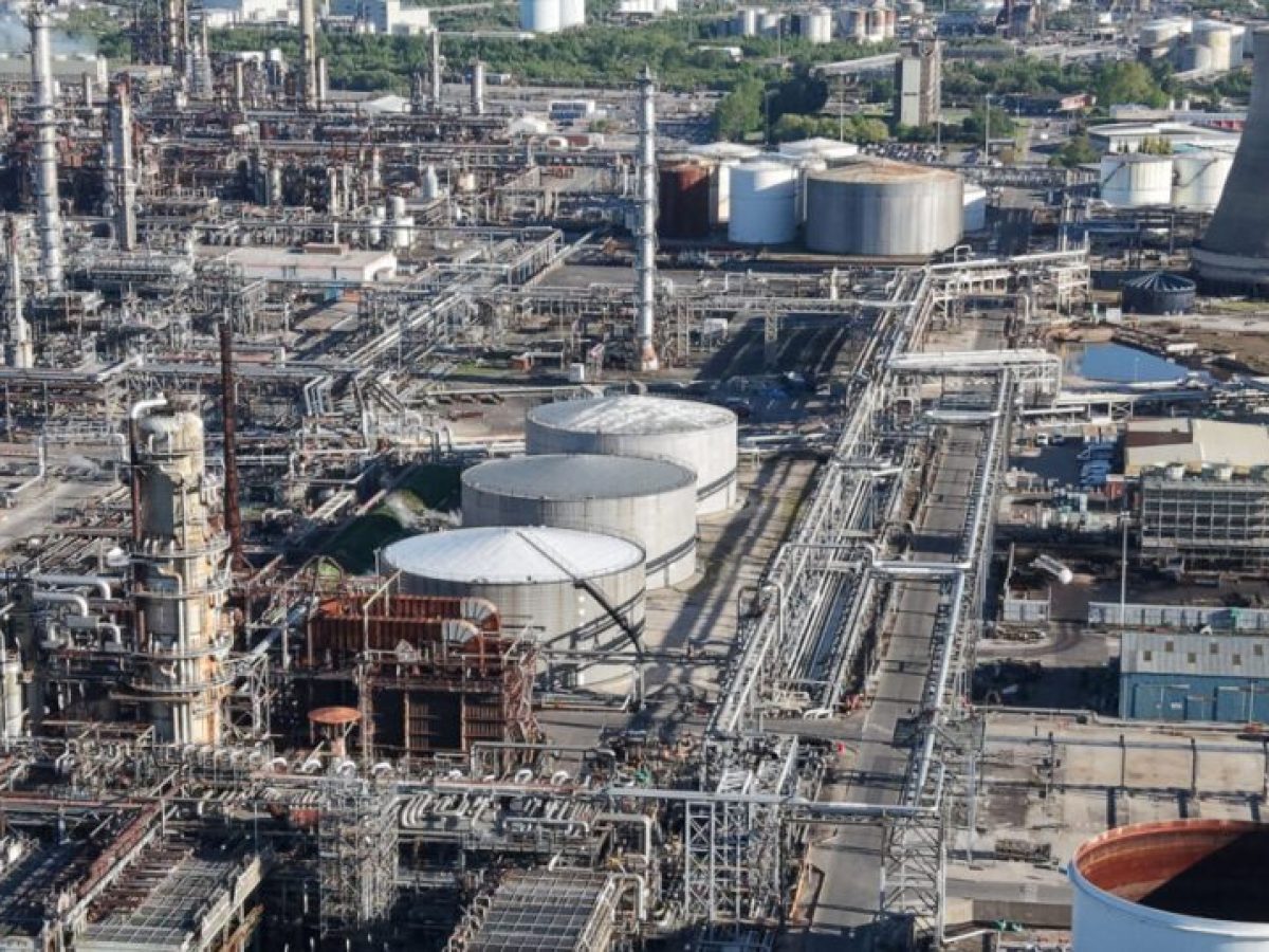 Το πετρέλαιο «διορθώνει» μετά το ρεκόρ τετραετίας: Επιστρέφει κάτω από τα 110 δολάρια το Brent και στα 100 το WTI