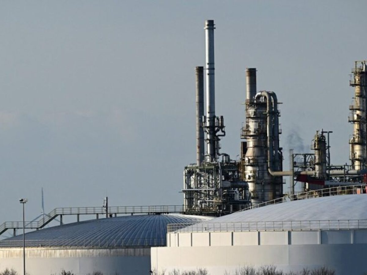 Το πετρέλαιο εδραιώνεται στα ψηλά, πάνω από τα 110 δολάρια το Brent και στα 100 το WTI – Μικρή «διόρθωση» μετά το άλμα 3%