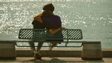 &Mu;έ&tau;&rho;&alpha; &gamma;&iota;&alpha; &tau;&eta;&nu; &alpha;&kappa;&rho;ί&beta;&epsilon;&iota;&alpha;: &Pi;έ&nu;&tau;&epsilon; &laquo;&alpha;&nu;ά&sigma;&epsilon;&sigmaf;&raquo; &tau;&omicron;&nu; &Alpha;&pi;&rho;ί&lambda;&iota;&omicron; &gamma;&iota;&alpha; &nu;&omicron;&iota;&kappa;&omicron;&kappa;&upsilon;&rho;&iota;ά &kappa;&alpha;&iota; &epsilon;&pi;&alpha;&gamma;&gamma;&epsilon;&lambda;&mu;&alpha;&tau;ί&epsilon;&sigmaf;