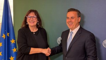 &Pi;&alpha;&pi;&alpha;&sigma;&tau;&alpha;ύ&rho;&omicron;&upsilon;: &Epsilon;&nu;ί&sigma;&chi;&upsilon;&sigma;&eta; &sigma;&upsilon;&nu;&epsilon;&rho;&gamma;&alpha;&sigma;ί&alpha;&sigmaf; &Epsilon;&lambda;&lambda;ά&delta;&alpha;&sigmaf; &kappa;&alpha;&iota; &Epsilon;&Epsilon; &gamma;&iota;&alpha; &tau;&eta; &sigma;&tau;&rho;&alpha;&tau;&eta;&gamma;&iota;&kappa;ή &sigma;&eta;&mu;&alpha;&sigma;ί&alpha; &tau;&eta;&sigmaf; &Mu;&epsilon;&sigma;&omicron;&gamma;&epsilon;ί&omicron;&upsilon;