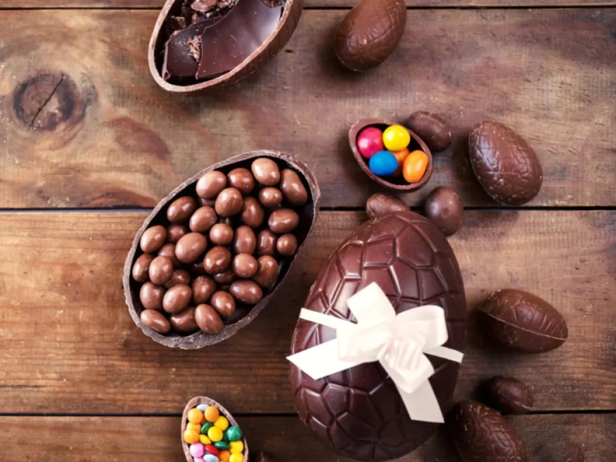 Πάσχα 2026: Πόσο κοστίζει φέτος το «πακέτο» του νονού για το βαφτιστήρι