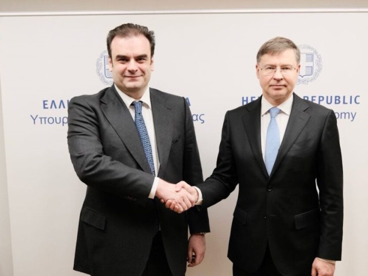 Συνάντηση Πιερρακάκη – Βάλντις Ντομπρόβσκις: Θετικά μηνύματα για την ελληνική οικονομία και τις επιδόσεις της στην ΕΕ