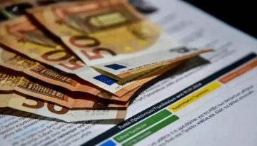 Τιμολόγια ρεύματος: Η ΔΕΗ απορροφά το μεγαλύτερο μέρος της αύξησης – Στα 0,138 ευρώ/kWh τα «πράσινα»