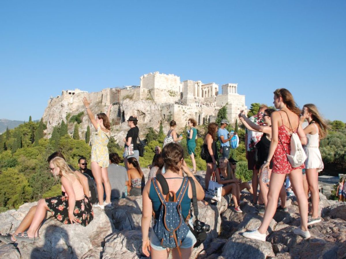 Τουρισμός: «Βουλιάζει» η Ευρώπη, σε ποια ελληνικά νησιά καταγράφεται μείωση – Τι «ψηφίζουν» οι τουρίστες