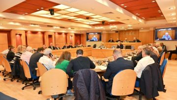 &Delta;.&Sigma;. &Kappa;&Epsilon;&Delta;&Epsilon;: &ldquo;&Kappa;&alpha;&rho;&phi;ί&rdquo; &kappa;&alpha;&tau;ά &tau;&omicron;&upsilon; &Upsilon;&pi;. &Omicron;&iota;&kappa;&omicron;&nu;&omicron;&mu;&iota;&kappa;ώ&nu; &gamma;&iota;&alpha; &tau;&omicron; &upsilon;&pi;&epsilon;&rho;&pi;&lambda;&epsilon;ό&nu;&alpha;&sigma;&mu;&alpha;
