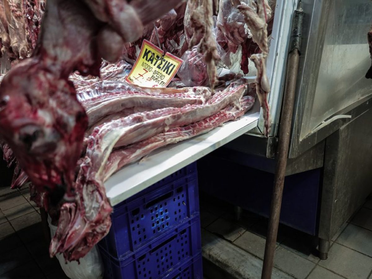 Κορυφώνεται η εμπορική κίνηση στην πασχαλινή αγορά: Εντατικοί οι έλεγχοι σε όλη τη χώρα – Οι τιμές στο πασχαλινό τραπέζι