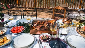 Πασχαλινό τραπέζι 2026: Στα ύψη οι τιμές, έως 18 ευρώ το κιλό το αρνί