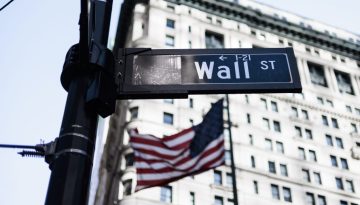 Αρνητικά πρόσημα στη Wall Street με το βλέμμα σε Fed, πετρέλαιο και τεχνολογικούς κολοσσούς