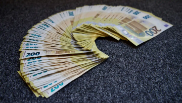 &Pi;&omicron;&iota;&omicron;&iota; &pi;&alpha;ί&rho;&nu;&omicron;&upsilon;&nu; &tau;&omicron; &epsilon;&pi;ί&delta;&omicron;&mu;&alpha; &tau;&omega;&nu; 1.000 &epsilon;&upsilon;&rho;ώ &ndash; &Tau;&alpha; &kappa;&rho;&iota;&tau;ή&rho;&iota;&alpha; &kappa;&alpha;&iota; &omicron;&iota; ό&rho;&omicron;&iota; έ&nu;&tau;&alpha;&xi;&eta;&sigmaf;