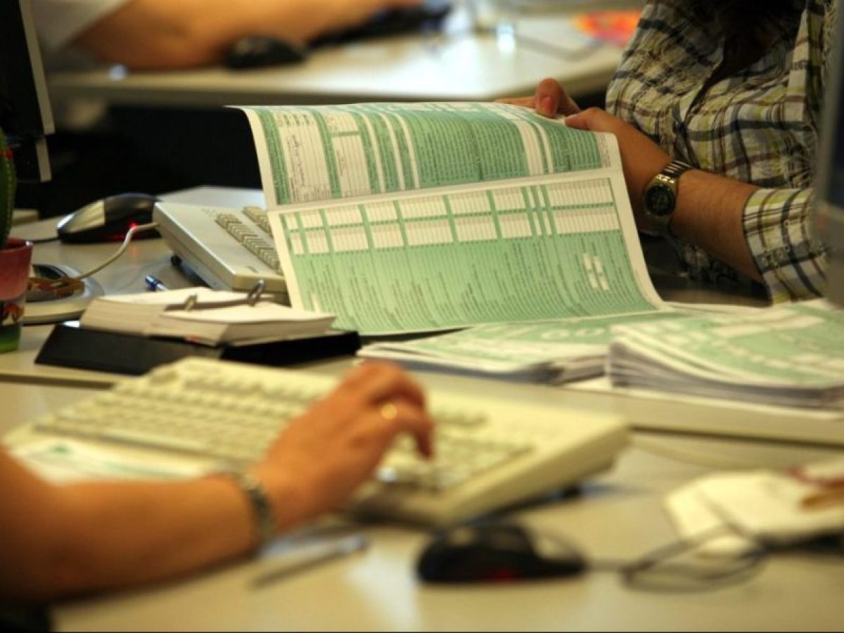 Εκπνέει η προθεσμία για την έκπτωση του 4% στις φορολογικές δηλώσεις: Όσα πρέπει να προσέξετε στη συμπλήρωση – Τα σημεία «κλειδιά» και οι παγίδες