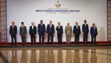 Ο πόλεμος στο Ιράν «εργαλειοποιεί» τους BRICS – Σε στάση αναμονής Κίνα και Ρωσία, καταλογίζει ευθύνες στο μπλοκ η Τεχεράνη
