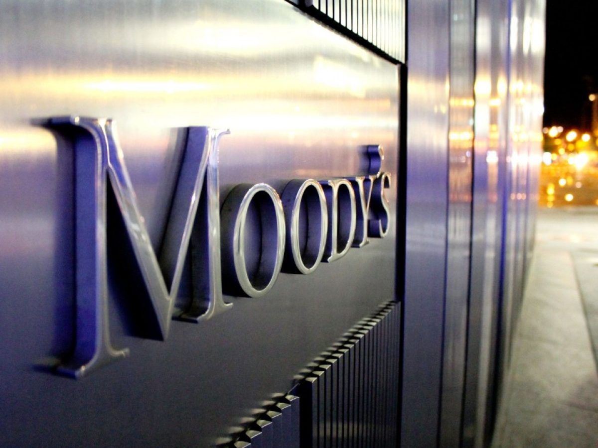 Προειδοποίηση Moody’s: Αυτό είναι το «όριο κινδύνου» στο πετρέλαιο που θα απειλήσει με ύφεση την παγκόσμια οικονομία