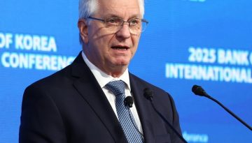 Γουόλερ λίγο πριν την ορκωμοσία Γουόρς για τη Fed: Δεν αποκλείω αύξηση των επιτοκίων στο μέλλον