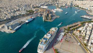 Ρύπανση κατά τον ανεφοδιασμό κρουαζιερόπλοιου στον Πειραιά – Δύο συλλήψεις στο πλαίσιο του αυτοφώρου