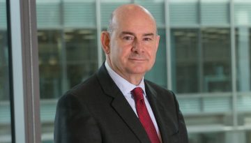 Fitch: &Pi;&alpha;&rho;ά&delta;&epsilon;&iota;&gamma;&mu;&alpha; &eta; &Epsilon;&lambda;&lambda;ά&delta;&alpha; &sigma;&tau;&eta;&nu; &Epsilon;&upsilon;&rho;ώ&pi;&eta; &gamma;&iota;&alpha; &tau;&alpha; &sigma;&tau;&omicron;&chi;&epsilon;&upsilon;&mu;έ&nu;&alpha; &mu;έ&tau;&rho;&alpha; &sigma;&tau;ή&rho;&iota;&xi;&eta;&sigmaf; &pi;&omicron;&upsilon; &alpha;&phi;&omicron;&rho;&omicron;ύ&nu; &tau;&eta;&nu; &epsilon;&nu;έ&rho;&gamma;&epsilon;&iota;&alpha;