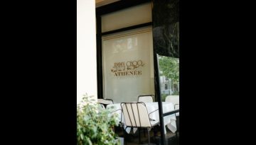 Ο οίκος Jimmy Choo γιορτάζει τα εγκαίνια της boutique του στην Αθήνα με ένα με ένα αποκλειστικό «Meet at the bar» event στο Athénée