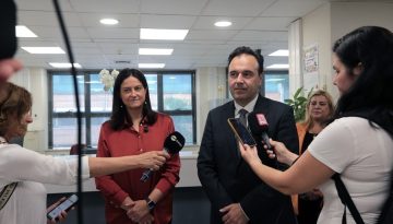 E-ΕΦΚΑ: Σε εφαρμογή ο Προσωπικός Αριθμός – Επίσκεψη Νίκης Κεραμέως και Δημήτρη Παπαστεργίου σε κατάστημα