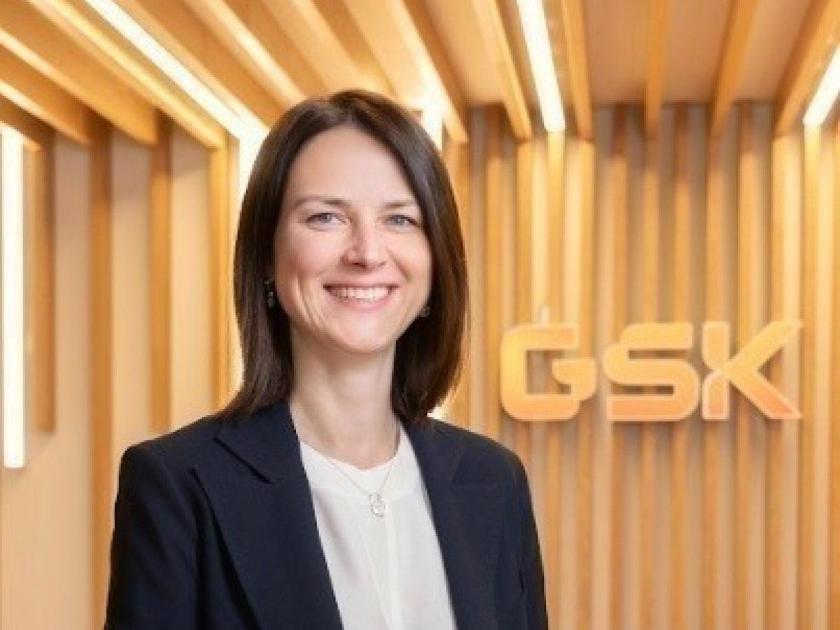 Lizzy Champion (GSK) στο mononews: Τα εμβόλια, η επένδυση στις κλινικές μελέτες και η ζωή στην Αθήνα