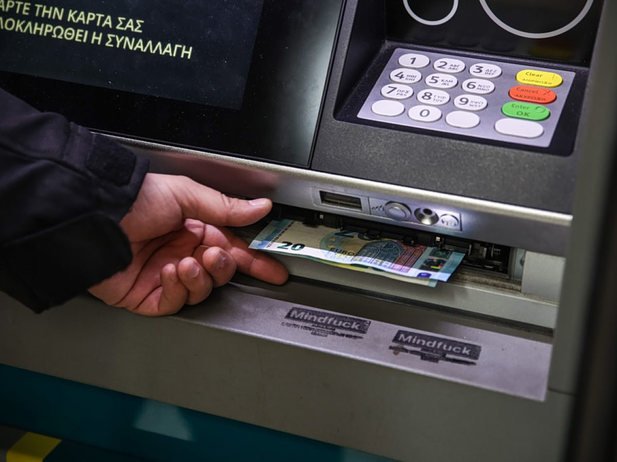 Μεγάλες ανατροπές με τα επιδόματα – Τι αλλάζει